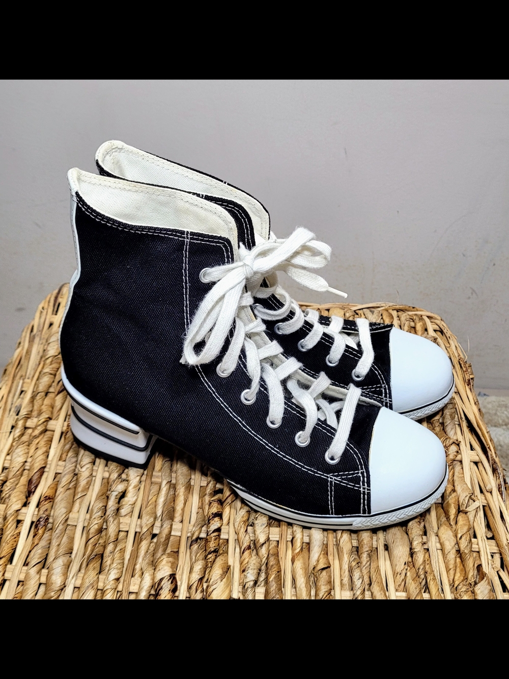 Converse Style Black and White High-Top Lace-Up Platform Boots with Logo Patch - Picture 4 of 11